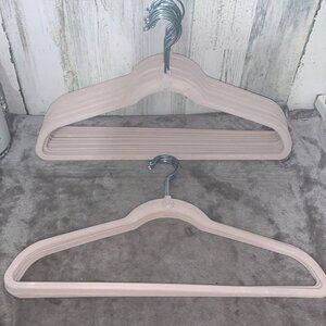 0508 Set of 17 Joy Mangano Huggable Hangers
